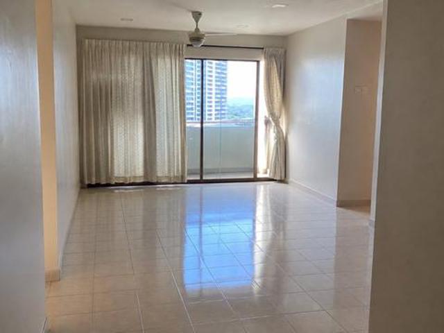Good Condition 3 Bedrooms Near Surian MRT Station PJ