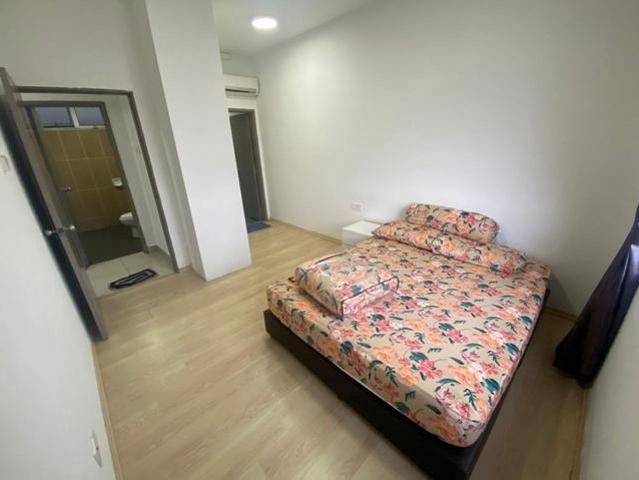 Good Condition 3 Room Larkin Height Apartment for Rent near CIQ JB