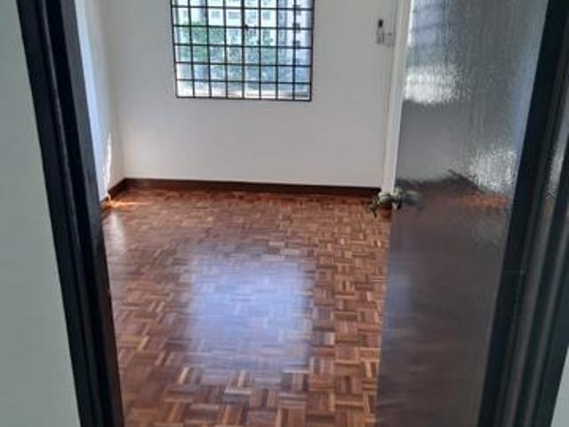 Good condition unit for sale lowdown deposit