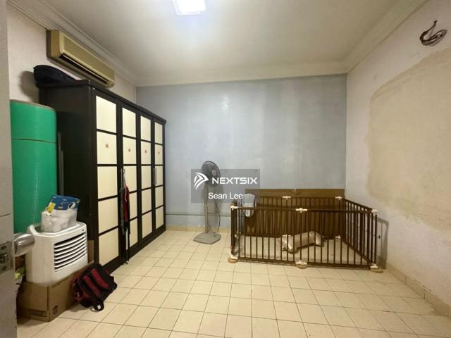 Good Condition unit. With Balcony Renovated. Great view