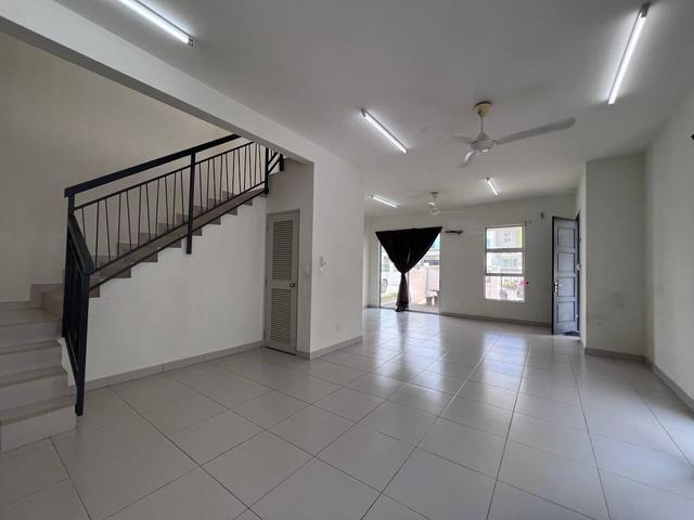 GOOD CONDITION Double Storey Semi D Cluster Bayu Suria Puncak Alam