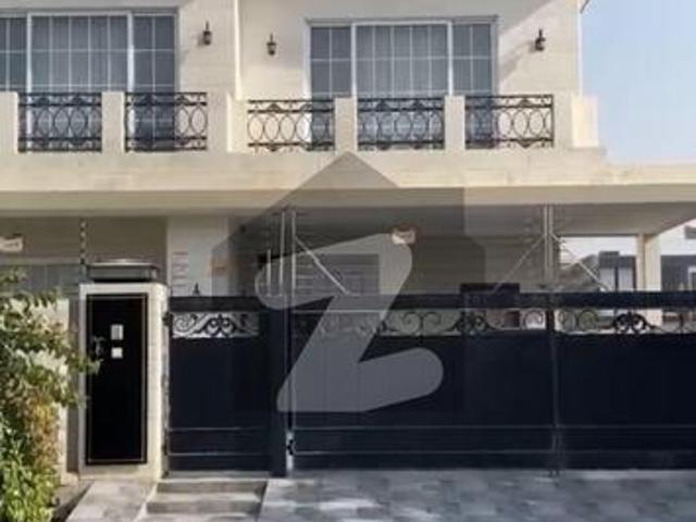 Good Condition House Top Location 5 Master Bedrooms For Rent DHA Phase 7