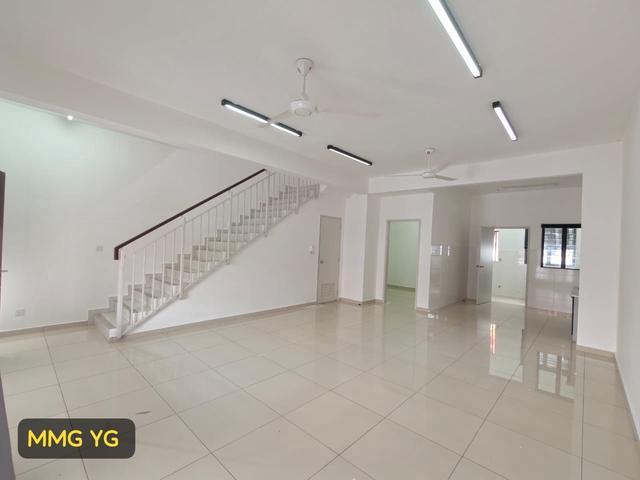 Good Condition Setia Utama Double Storey House 20X70 For Rent