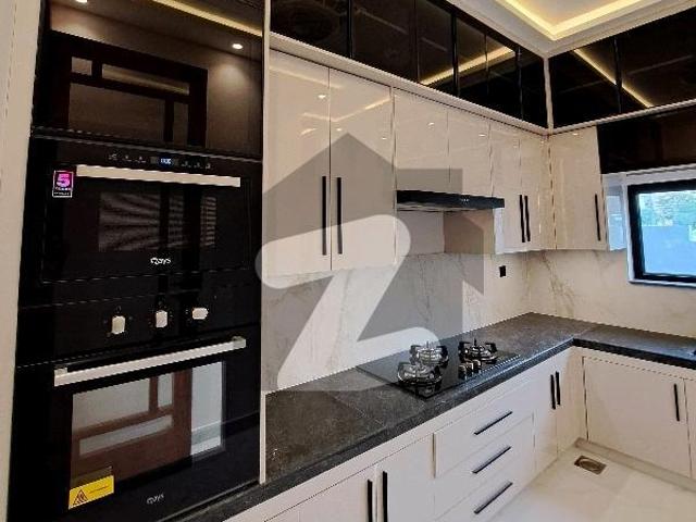 Good Corner 10 Marla House For Sale In DHA Phase 4 Block EE