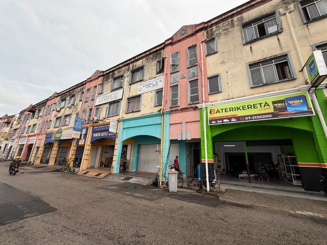 Good Invesment below Value Town Flat For Sale
