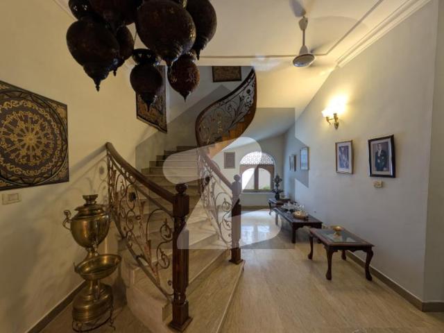 Good Livable House is for SALE in F 7