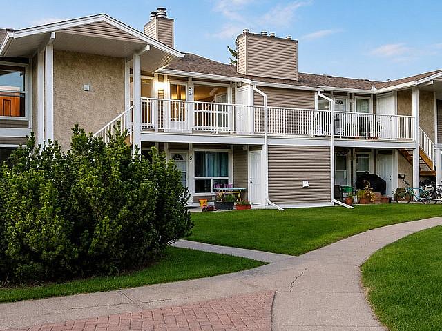 Good Location/2 Bedroom Condo/in suite Laundry/century Park Lrt
