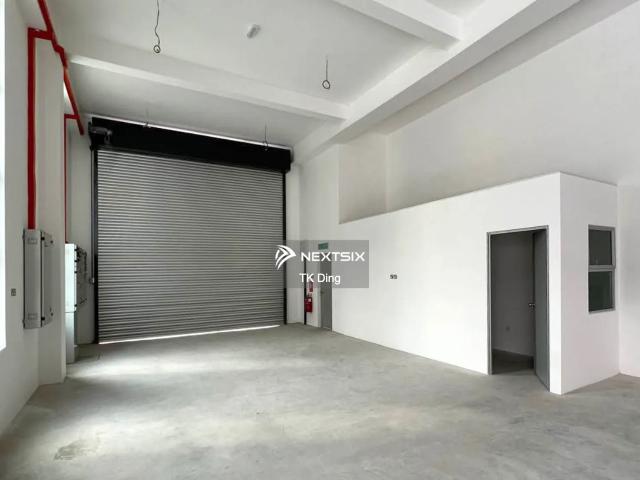 Good location, easy access to highway, near restaurants and shops