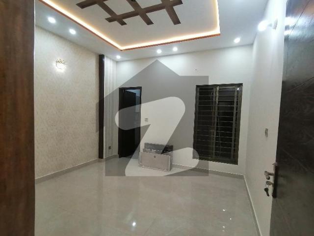 Good Location Aesthetic House Of 5 Marla For rent Is Available Park View City