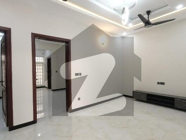 Good Prime Location 1800 Square Feet House For sale In F 17
