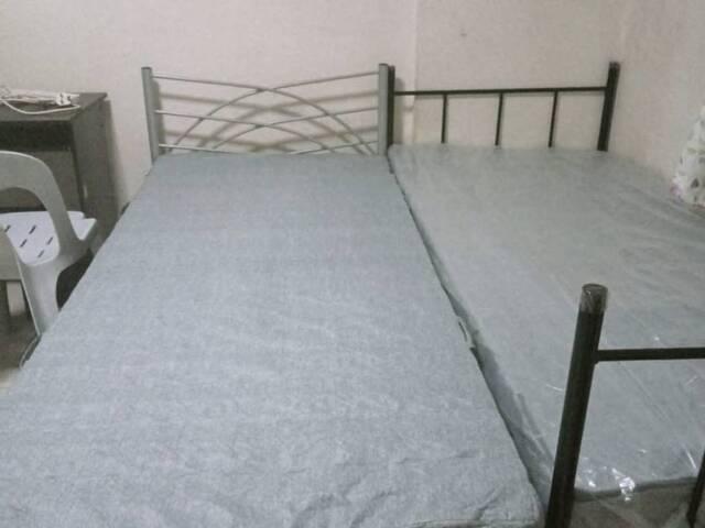 Good size Common room, 1 or 2 pax, Near Chinese Garden Mrt and Garden, Near Shops, Food etc.