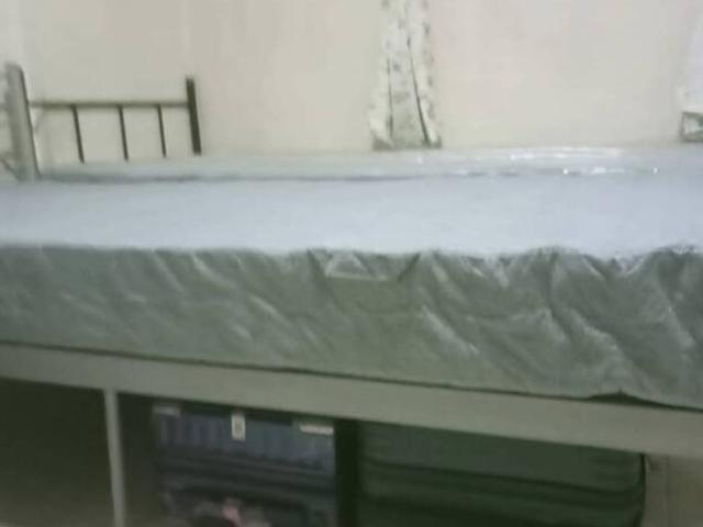 Good size Common room, 1 or 2 pax, Near Chinese Garden Mrt and Garden, Near Shops, Food etc.