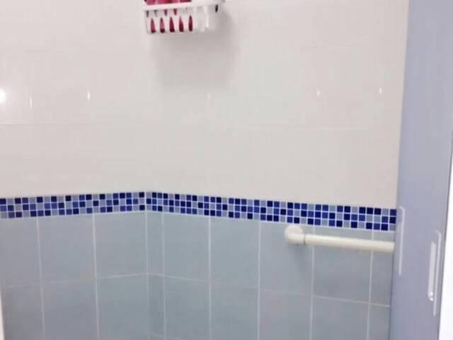 Good size Common room, 1 or 2 pax, Near Chinese Garden Mrt and Garden, Near Shops, Food etc.