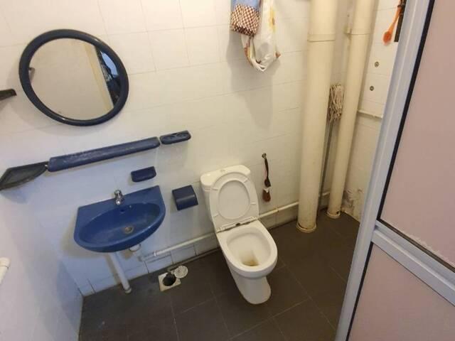 Good size Common room near Kangkar LRT, Food court, Supermarket and Garden