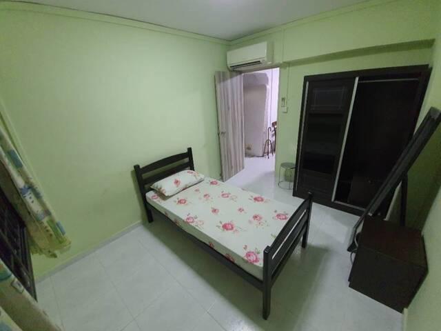 Good size Common room near Kangkar LRT, Food court, Supermarket and Garden