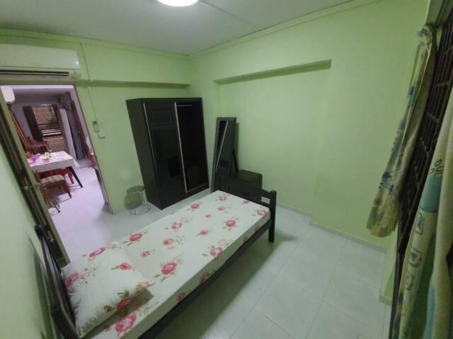 Good size Common room near Kangkar LRT, Food court, Supermarket and Garden