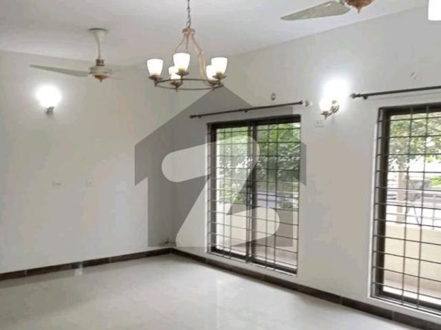 Good 10 Marla Flat For rent In Askari 11