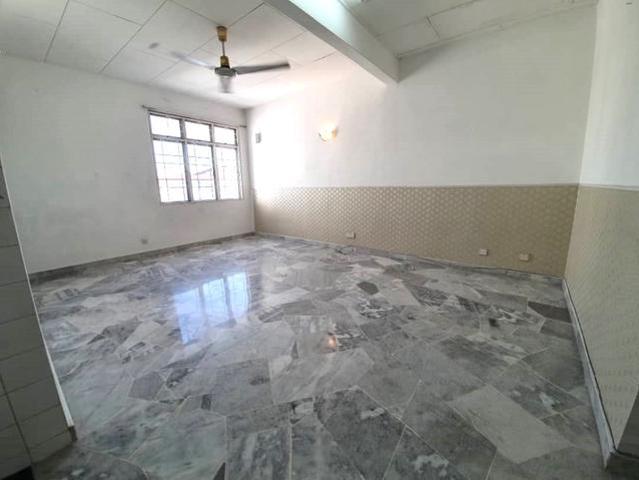 Goodyear Court 9 773sf 2 carparks Top Floor Apartment USJ