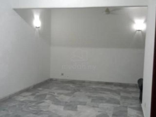 Goodyear Court 10 Condominium Ground Floor With Lift Near TaipanSale