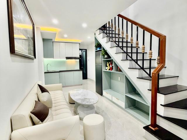 Góc kiệt thẳng thông Trần Cao Vân, 35m2, 2 tầng mới ở ngay, 3. X tỷ