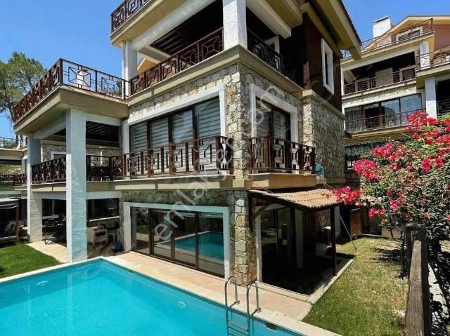 Göcek Countryde havuzlu Lüks Sitede 4+2 villa