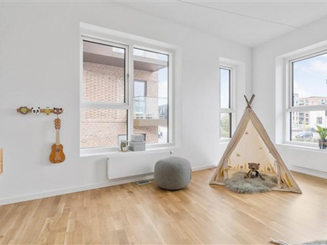 God 4 værelses lejlighed med altan, København S, København