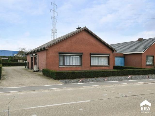 Goed onderhouden gelijkvloerse woning met 3 4 slpks op 16a