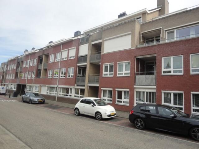 Goed onderhouden gerenoveerd appartement met 2 slaapkamers, badkamer en een garage in het centrum van Brunssum. op slechts 2,5 kilometer van J.F.C.H.Q. NATO Brunssum