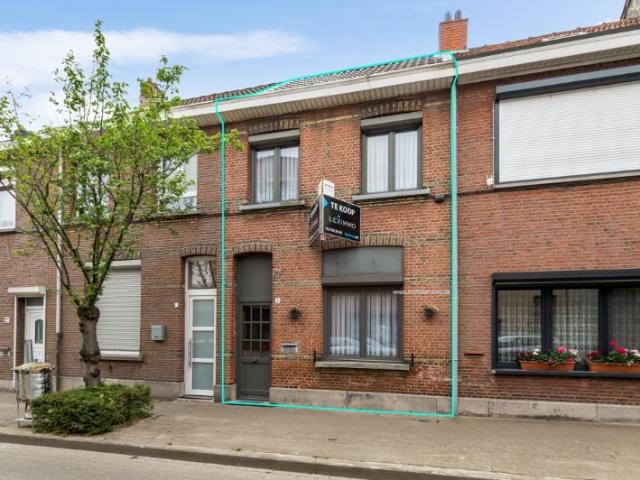 Goed onderhouden rijwoning met 4, mog. 5 SLK en ruime tuin