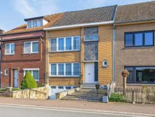 Goed onderhouden rijwoning met drie slaapkamers