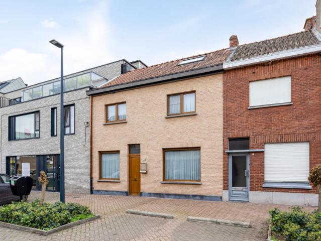 Goed onderhouden woning met garage en 3 slaapkamers te Assenede