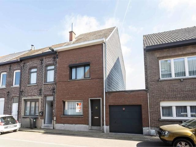 Goed onderhouden woning met garage te Aalst!