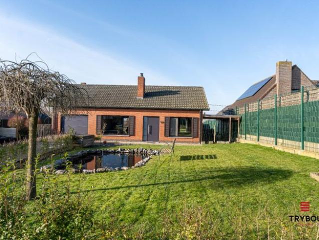 Goed onderhouden woning met ruime tuin te Staden