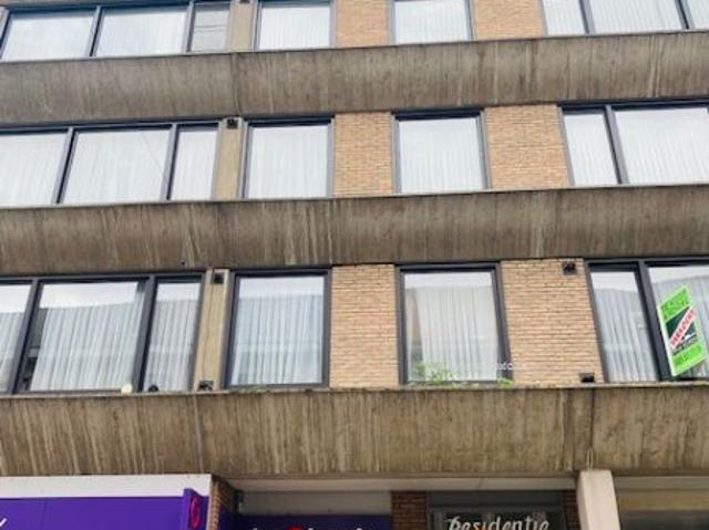 Goed gelegen 2 slaapkamer appartement met staanplaats