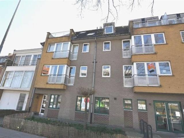 Goed gelegen, eigentijds appartement+ garage