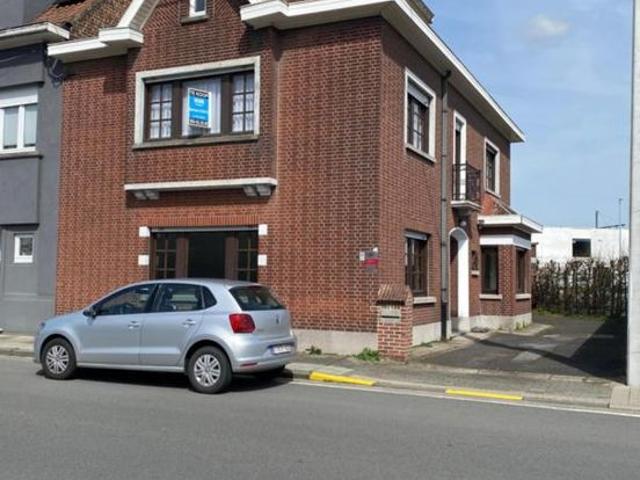 Goed gelegen half open bebouwing