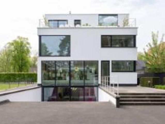 Goed gelegen Handelspand met Appartement op 785m² grond