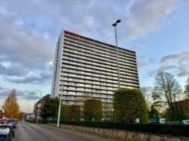 Goed gelegen, ruim appartement 3 slpk met kelder en garage