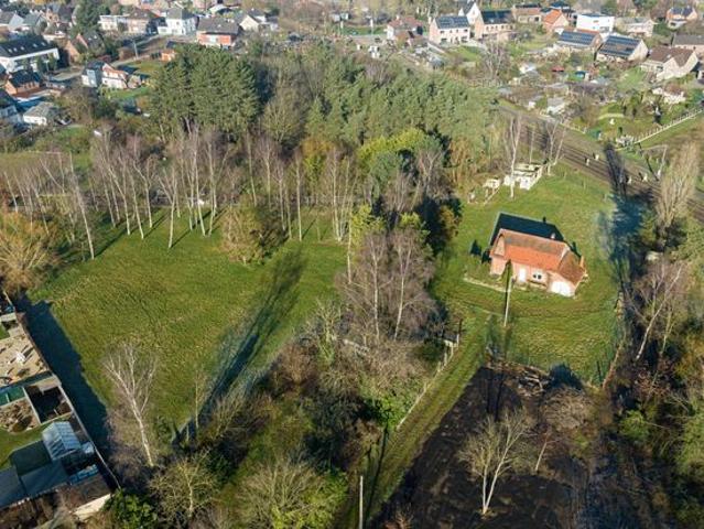 Goed gelegen te renoveren woonhuis op een perceel van 6517m