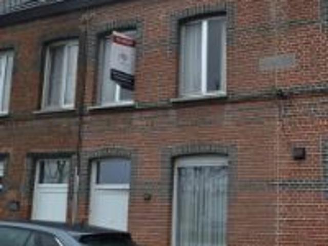 Goedgelegen te renoveren woning