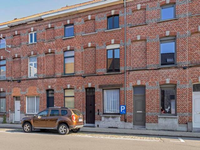 Goedgelegen woning met 3 slaapkamers !