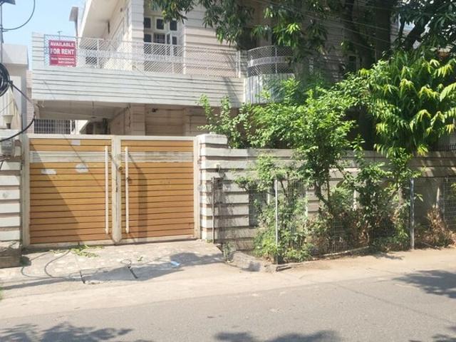 Goel Palace Commercial Showroom 5000 Sq. Ft. in Indira Nagar Lucknow Listing ID: #10365