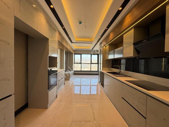 Göktaş'tan▓ Bulvar'da Sıfır K.garajlı 190m² 4+1 Ultra Lüx Daire