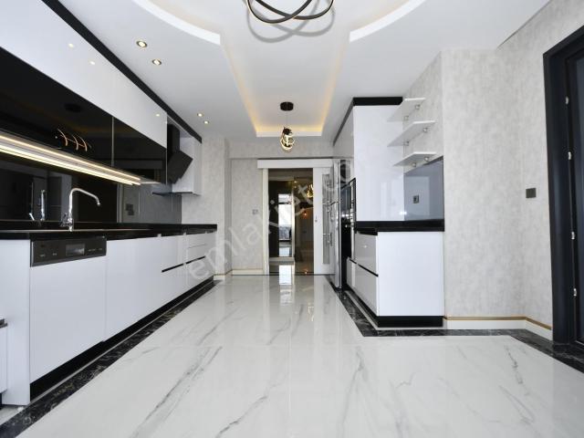Göktaş'tan Şık Tasarımlı Modern Sitede K.garajlı Ultra Lüx Daire
