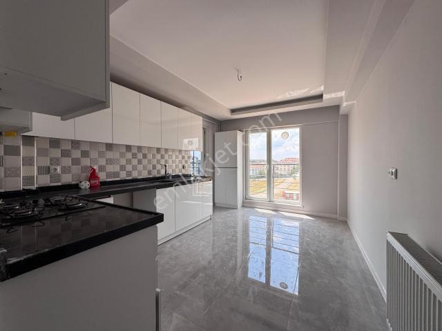 Göktaş'tan█ Okullar Bölgesinde 130m2 3+1 Kiralık Daire