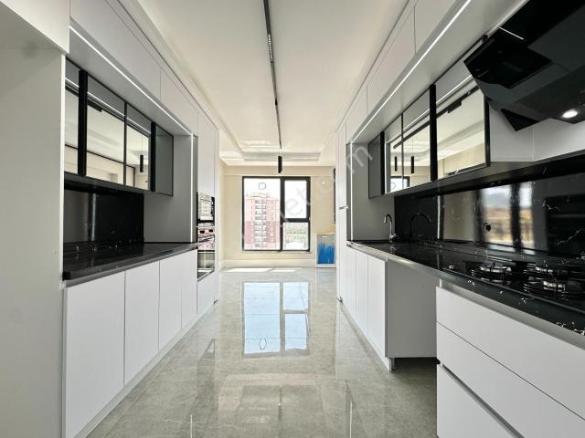 Göktaş'tan ▓ Merkez'de Ultra Lüx K.garajlı 5.kat Sıfır 195m² 4+1