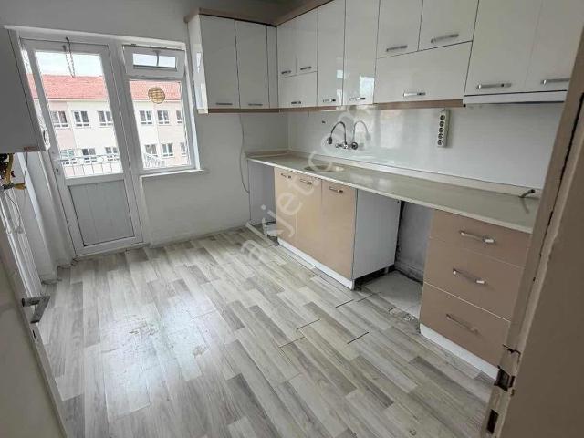 Gökçek Mah.3+1 Yapılı Hastane Metro Okul Yakını Kiralık Daire