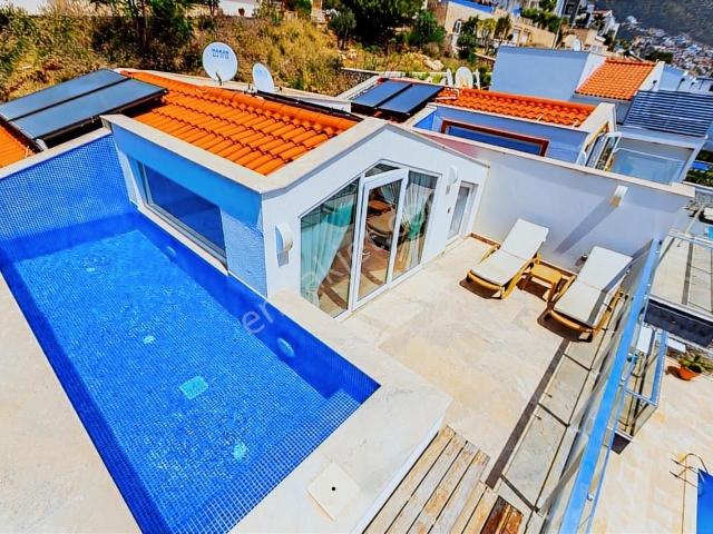 Gökhan Gökdemir'den Panoramik Deniz Manzaralı Satılık Villa