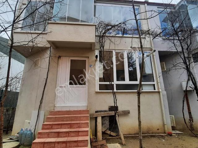 Gökhan Emlak'tan Kıbrıs Köyü'nde Satılık 3 Katlı Bahçeli Villa