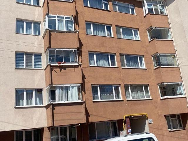 GÖLYÜZÜ MAHALLESİ ŞEHİT KANİ CADDESİNDE SATILIK 3+1 DAİRE